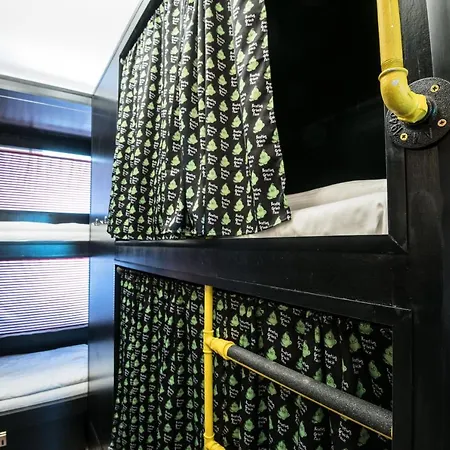 بيت شباب Brix *